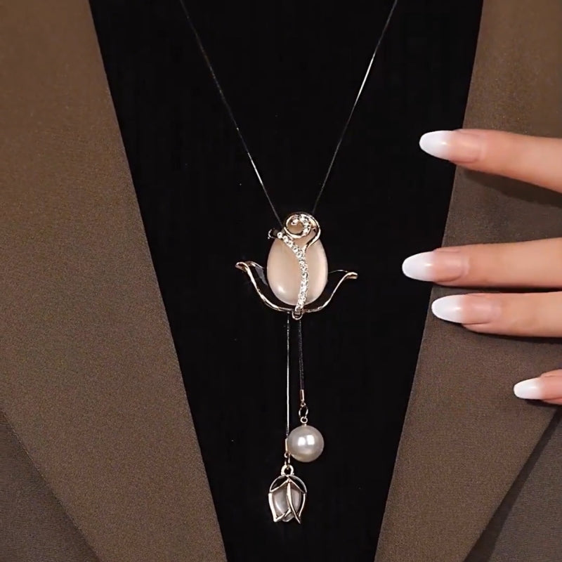 Tulpen-Halskette mit verstellbarer Länge für einen eleganten Look