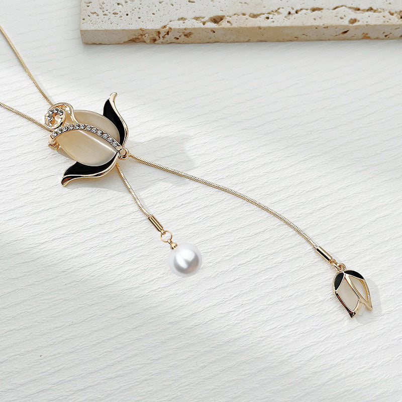 Tulpen-Halskette mit verstellbarer Länge für einen eleganten Look