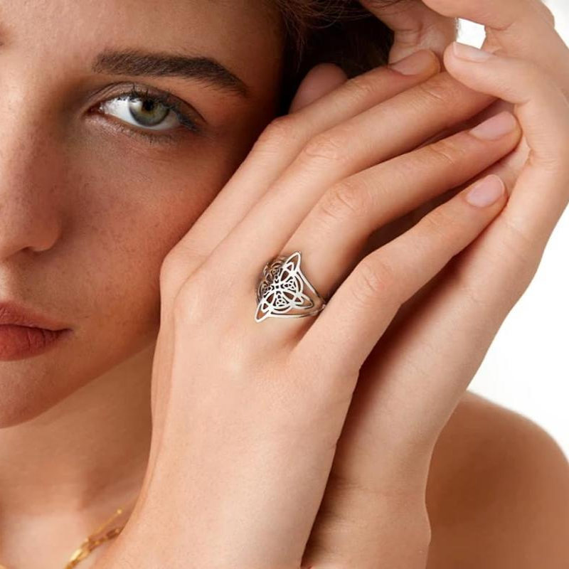 Witch's Knot Celtic Ring