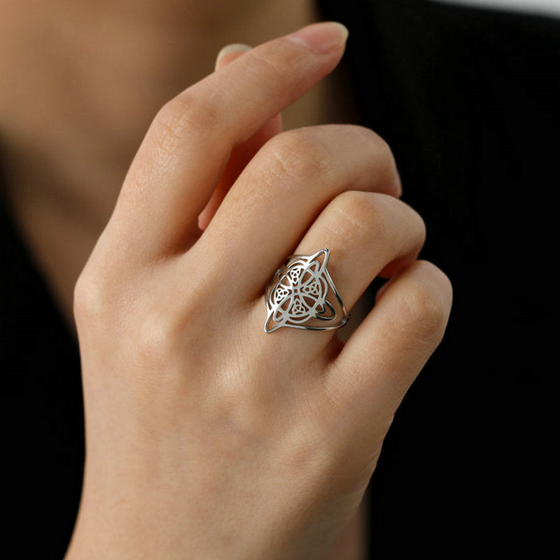 Witch's Knot Celtic Ring