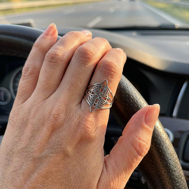 Witch's Knot Celtic Ring