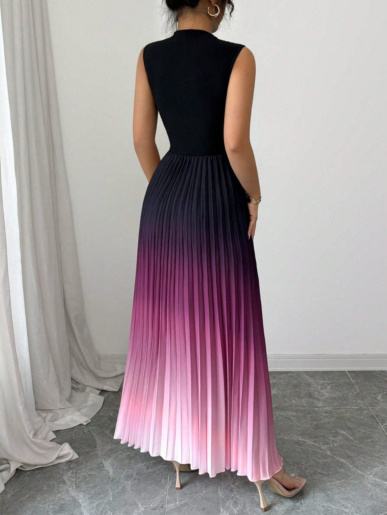 👗Ombre Pleated Sleeveless Mock Neck Maxi Dress❤️