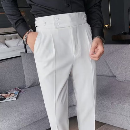 Pantalon décontracté de couleur unie.