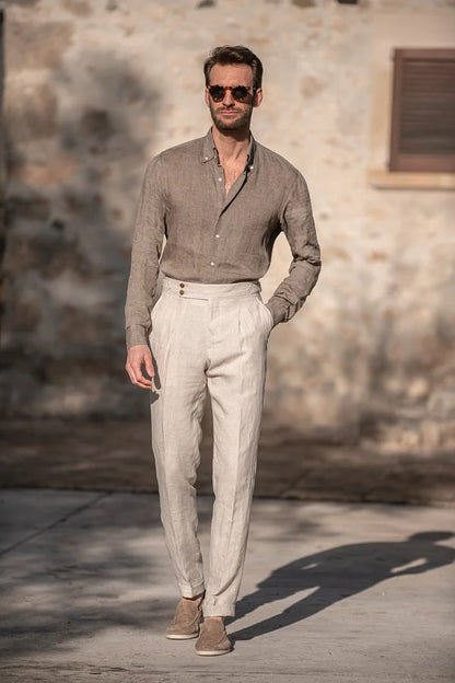 Pantalon décontracté de couleur unie.