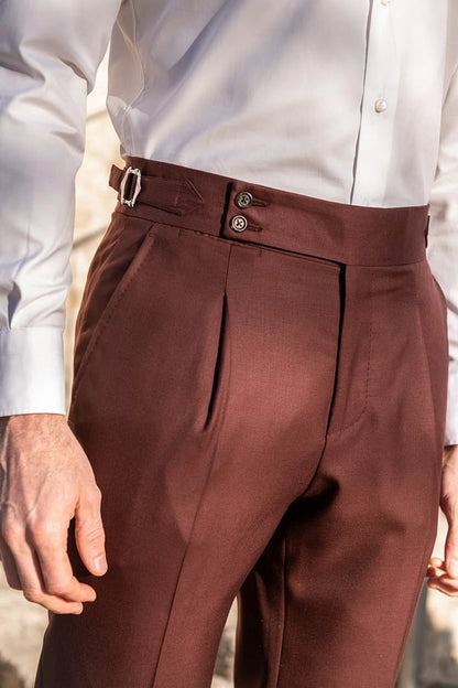 Pantalon décontracté de couleur unie.