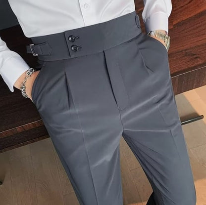 Pantalon décontracté de couleur unie.