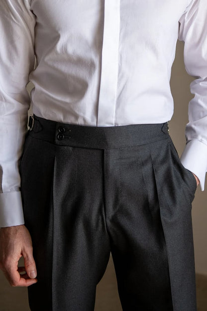 Pantalon décontracté de couleur unie.